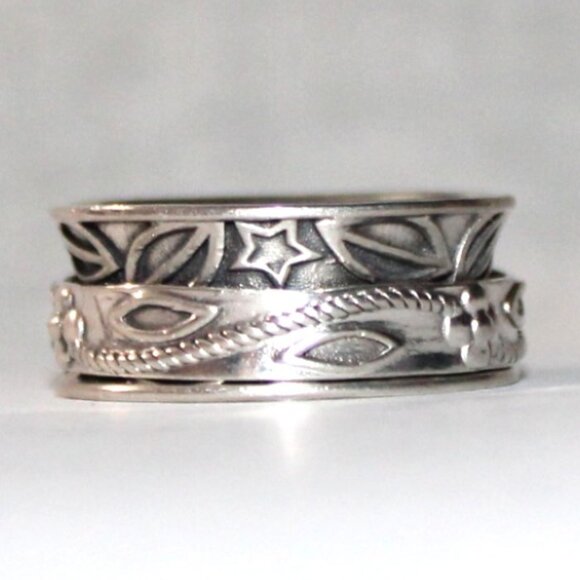 Sterling Silver Djoy Fidget Leaf & Star Ring - Picture 1 of 6